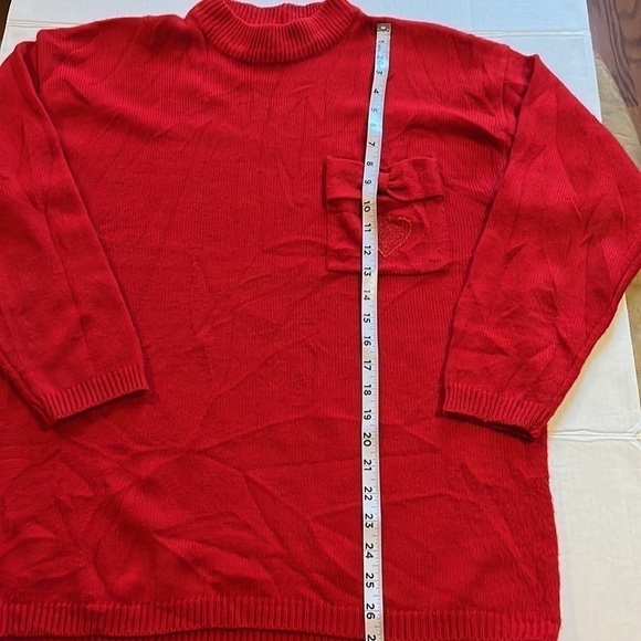VTG-A’Milano-L-Red crewneck long sleeve sweater with embroidered heart on pocket - Picture 8 of 10